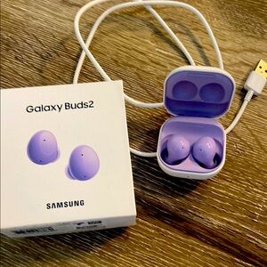 Samsung Galaxy Buds2 in Lavender new